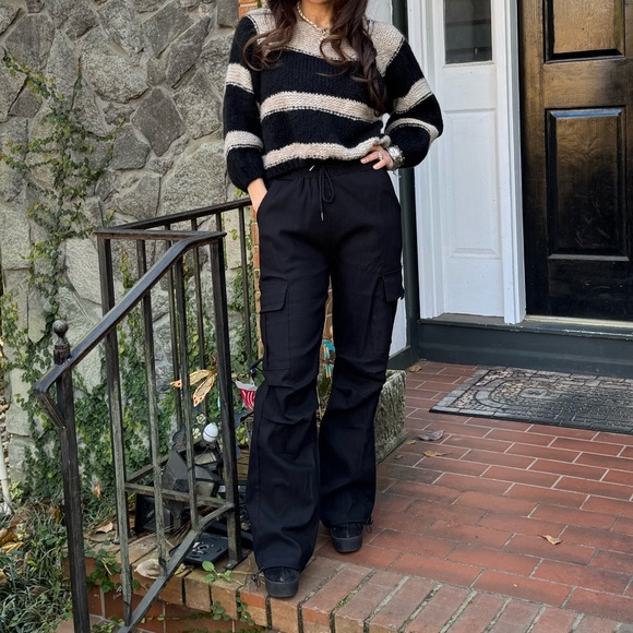 Black Pull on Cargo wide Leg Pants with Side pockets - Picture 2 of 6